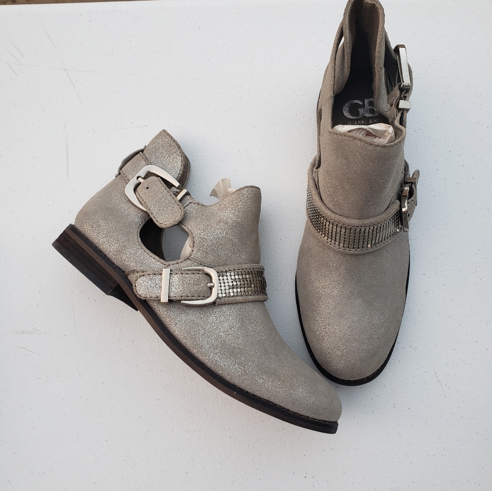 Gianni Bini Silver Rock Steady Booties Size 9